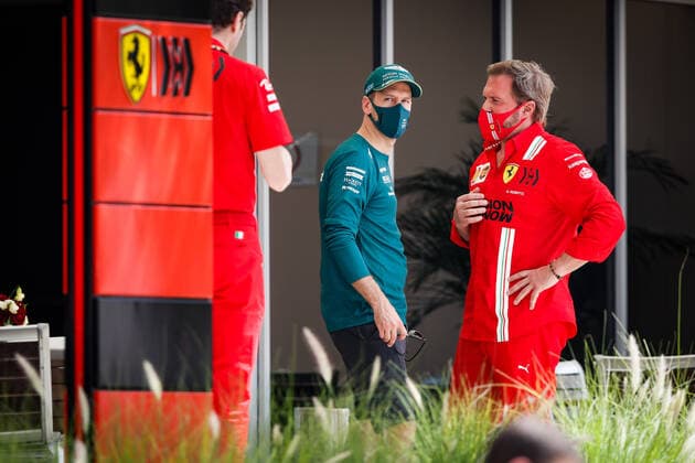 VETTEL Sebastian (ger), Aston Martin F1 AMR21, portrait saying hello to his former team Scuderia Ferrari during Formula 1 Gulf Air Bahrain Grand Prix 2021 from March 26 to 28, 2021 on the Bahrain International Circuit, in Sakhir, Bahrain - Photo Florent Gooden DPPI FORMULE 1 : Grand prix du Bahrein - Sakhir - 26 03 2021 DPPI Panoramic 