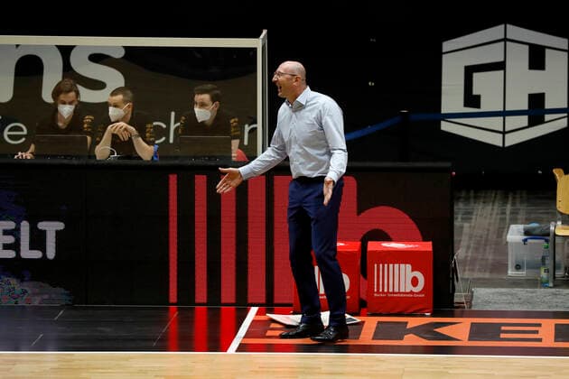 26.03.2021, easyCredit Basketball Bundesliga, BBL, Saison 2020 2021, Herren, Chemnitz Niners - EWE Basket Oldenburg Mladen Drijencic (Headcoach), EWE Baskets Oldenburg Chemnitz Messe Chemnitz Sachsen Germany