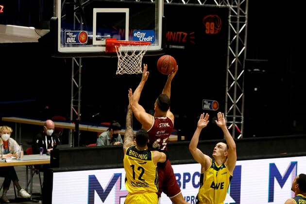 26.03.2021, easyCredit Basketball Bundesliga, BBL, Saison 2020 2021, Herren, Chemnitz Niners - EWE Basket Oldenburg Filip Stanic, Niners Chemnitz mit seinen ersten Punkten für Chemnitz Chemnitz Messe Chemnitz Sachsen Germany