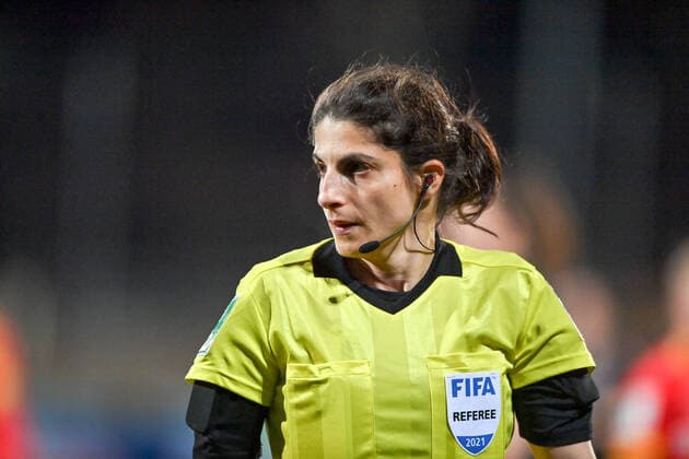 Dr. Riem Hussein (Schiedsrichterin), 3 26 2021, Leverkusen (Deutschland), Fussball, Flyeralarm Frauen-Bundesliga, Bayer 04 Leverkusen - Eintracht Frankfurt, DFB DFL REGULATIONS PROHIBIT ANY USE OF PHOTOGRAPHS AS IMAGE SEQUENCES AND OR QUASI-VIDEO.