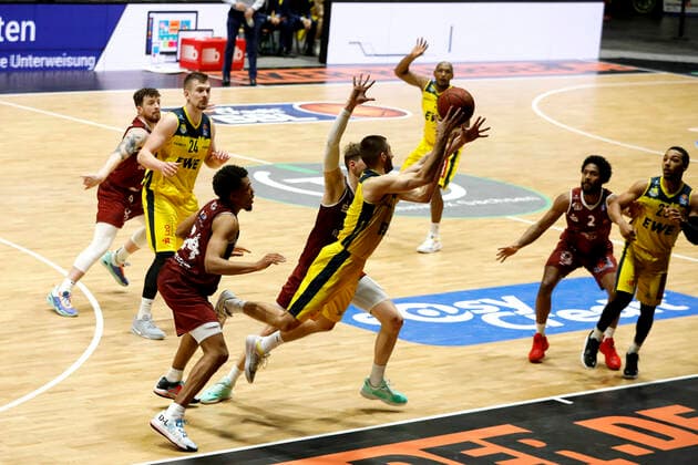 26.03.2021, easyCredit Basketball Bundesliga, BBL, Saison 2020 2021, Herren, Chemnitz Niners - EWE Basket Oldenburg Braydon Hobbs, EWE Baskets Oldenburg Chemnitz Messe Chemnitz Sachsen Germany