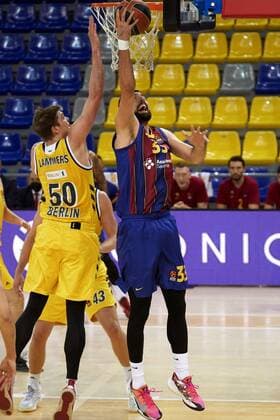 Barça s Nicola Mirotic (R) in action against Alba Berlin s Ben Lammers (L) during the Euroleague basketball match between FC Barcelona, Barca and Alba Berlin held at Palau Blaugrana arena, in Barcelona, Spain, 26 March 2021. FC Barcelona vs Alba Berlin !ACHTUNG: NUR REDAKTIONELLE NUTZUNG!  Copyright: xAlejandroxGarciax GRAF2606 20210326-637523936482722047