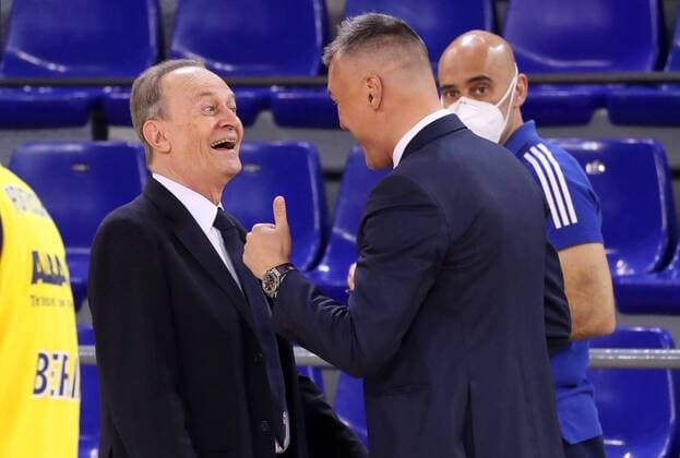 March 26, 2021, Barcelona, Catalonia, Spain: Sarunas Jasikevicius and Aito Garcia Reneses during the match betweeen FC Barcelona, Barca and Alba Berlin, corresponding to the week 31 of the Euroleague, played at the Palau Blaugrana. Photo: JGS Cordon Press Cordon Press