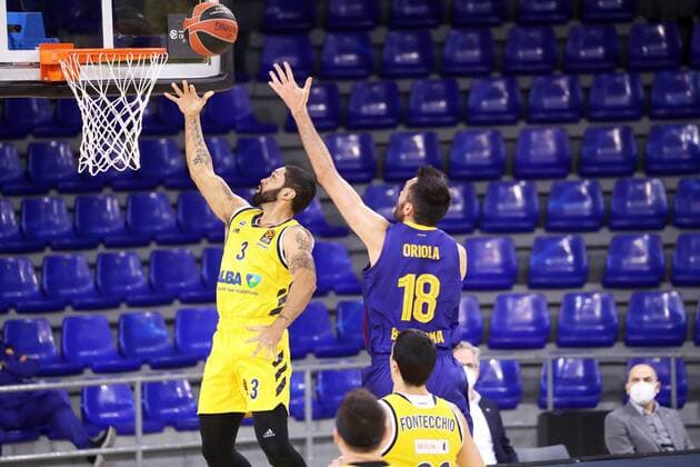 March 26, 2021, Barcelona, Catalonia, Spain: Peyton Siva and Pierre Oriola during the match betweeen FC Barcelona, Barca and Alba Berlin, corresponding to the week 31 of the Euroleague, played at the Palau Blaugrana. Photo: JGS Cordon Press Cordon Press