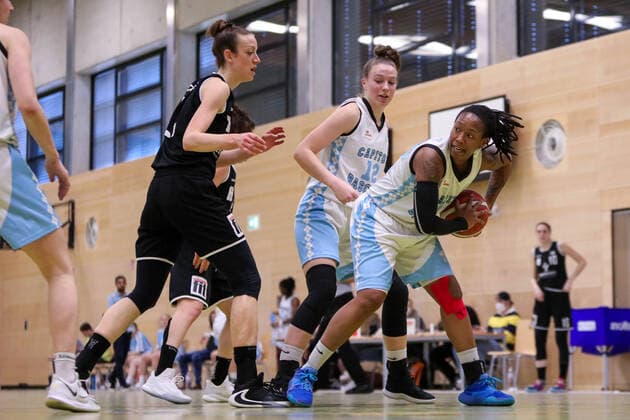 Capitol Bascats Duesseldorf gegen TG Neuss Tigers, 27.03.2021 Marquita Lashae Waller ( 13, Capitol Bascats Duesseldorf), Bente van Beers ( 12; Capitol Bascats Duesseldorf gegen TG Neuss Tigers am 27.03.2021, Duesseldorf. Copyright: xBEAUTIFULxSPORTS KennyxBeelex