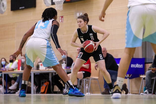 Capitol Bascats Duesseldorf gegen TG Neuss Tigers, 27.03.2021 Hannah Wischnitzki ( 8 TG Neuss Tigers), Marquita Lashae Waller ( 13, Capitol Bascats Duesseldorf); Capitol Bascats Duesseldorf gegen TG Neuss Tigers am 27.03.2021, Duesseldorf. Copyright: xBEAUTIFULxSPORTS KennyxBeelex