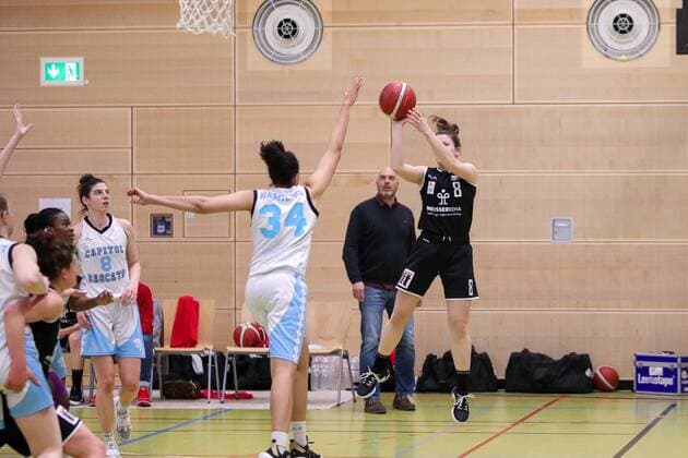 Capitol Bascats Duesseldorf gegen TG Neuss Tigers, 27.03.2021 Hannah Wischnitzki ( 8 TG Neuss Tigers), Oceana Paulina Hamilton ( 34 Capitol Bascats Duesseldorf); Capitol Bascats Duesseldorf gegen TG Neuss Tigers am 27.03.2021, Duesseldorf. Copyright: xBEAUTIFULxSPORTS KennyxBeelex