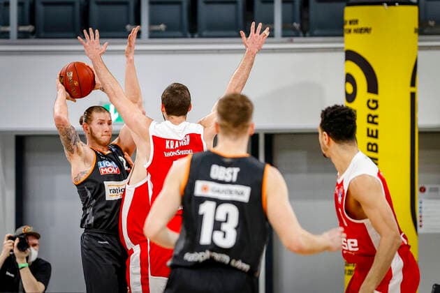 links 21 Dylan Ostekowski (ratiopharm Ulm) Brose Bamberg - ratiopharm Ulm - easyCredit-BBL - Basketball Bundesliga - Basketball Saison 2020 21 - 25. Spieltag, 27.03.2021 Bamberg, Brose Arena Copyright: DanielxLöb