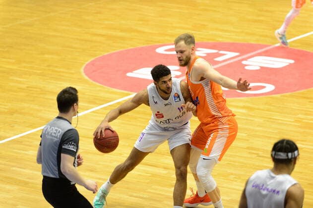 Marvin OMUVWIE (11 BG Goettingen), Robin CHRISTEN (33 Rasta Vechta) ; Rasta Vechta vs BG Göttingen, Basketball, easyCredit BBL Bundesliga, 27.03.2021, 25. Spieltag, Saison 2020 2021 ; Copyright: xErikxHillmer EIBNERx EP_ehr Rasta Vechta vs BG Göttingen, Basketball, easyCredit BBL Bundesliga, 27.03.2021, 25. Spieltag, Saison 2020 2021 Vechta Copyright: xErikxHillmer EIBNERx EP_ehr