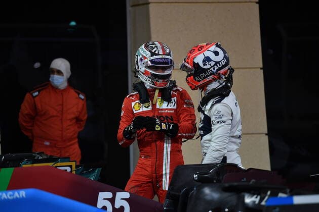 Formula 1 Gulf Air Bahrain Grand Prix 2021 27.03.2021, Bahrain International Circuit, Sakhir, Formula 1 Gulf Air Bahrain Grand Prix 2021 ,im Bild Charles Leclerc (MCO 16), Scuderia Ferrari Mission Winnow und Pierre Gasly (FRA 10), Scuderia AlphaTauri Honda im parc-ferme.