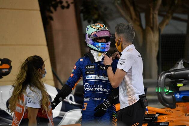 Formula 1 Gulf Air Bahrain Grand Prix 2021 27.03.2021, Bahrain International Circuit, Sakhir, Formula 1 Gulf Air Bahrain Grand Prix 2021 ,im Bild Daniel Ricciardo (AUS 3), McLaren F1 Team im parc-ferme.