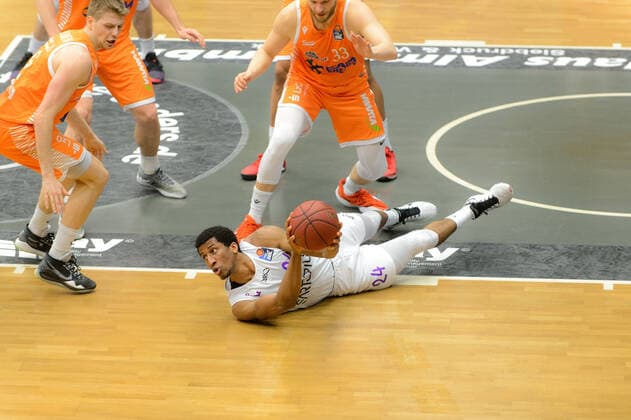 Tim HASBARGEN (6 Rasta Vechta), Aubrey DAWKINS (24 BG Goettingen), Robin CHRISTEN (33 Rasta Vechta) ; Rasta Vechta vs BG Göttingen, Basketball, easyCredit BBL Bundesliga, 27.03.2021, 25. Spieltag, Saison 2020 2021 ; Copyright: xErikxHillmer EIBNERx EP_ehr Rasta Vechta vs BG Göttingen, Basketball, easyCredit BBL Bundesliga, 27.03.2021, 25. Spieltag, Saison 2020 2021 Vechta Copyright: xErikxHillmer EIBNERx EP_ehr