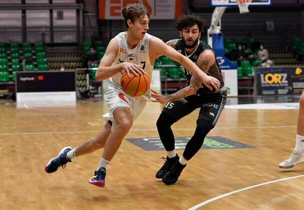 27.03.2021 - Basketball - Saison 2020 2021 - 2. Bundesliga Pro-A - 28. Spieltag: Nürnberg Falcons Basketball Club NBC - MLP Academics Heidelberg - - Christian Feneberg (7, Nürnberg Falcons BC NBC ) Jordan Geist (15, MLP Academics Heidelberg )