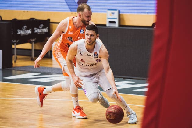 easyCredit-BBL: 25. Spieltag - RASTA Vechta vs. BG Goettingen, 27.03.2021 Robin Manuel Christen (RASTA Vechta, 33), Rihards Lomazs (BG Goettingen, 13); easyCredit-BBL: 25. Spieltag - RASTA Vechta vs. BG Goettingen am 27.03.2021 in Vechta (RASTA Dome), Germany, Copyright: xBEAUTIFULxSPORTS Neddermannx