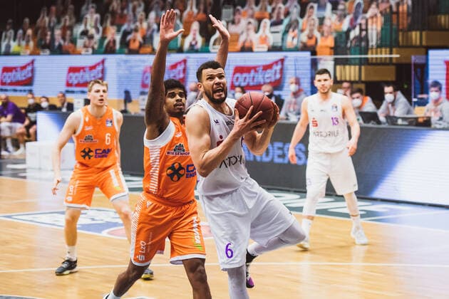 easyCredit-BBL: 25. Spieltag - RASTA Vechta vs. BG Goettingen, 27.03.2021 Edgar Sosa (RASTA Vechta, 12), Luke Nelson (BG Goettingen, 6); easyCredit-BBL: 25. Spieltag - RASTA Vechta vs. BG Goettingen am 27.03.2021 in Vechta (RASTA Dome), Germany, Copyright: xBEAUTIFULxSPORTS Neddermannx