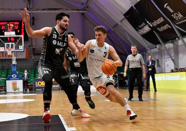 27.03.2021 - Basketball - Saison 2020 2021 - 2. Bundesliga Pro-A - 28. Spieltag: Nürnberg Falcons Basketball Club NBC - MLP Academics Heidelberg - - Armin Trtovac (10, MLP Academics Heidelberg ) Marcell Pongo (3, Nürnberg Falcons BC NBC )