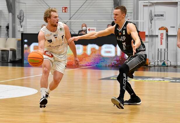 27.03.2021 - Basketball - Saison 2020 2021 - 2. Bundesliga Pro-A - 28. Spieltag: Nürnberg Falcons Basketball Club NBC - MLP Academics Heidelberg - - Manuel Feuerpfeil (5, Nürnberg Falcons BC NBC ) Niklas Würzner Wuerzner (2, MLP Academics Heidelberg )