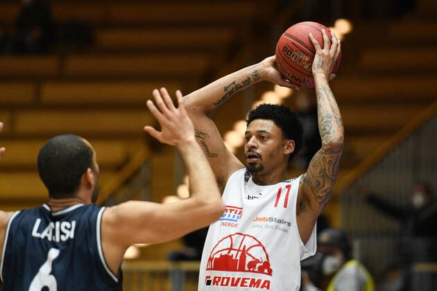 Diante Maurice Garrett (Gießen 46ers) im Zweikampf mit Elias Lasisi (HAKRO Merlins Crailsheim), GER, HAKRO Merlins Crailsheim vs. JobStairs Gießen 46ers, 27.03.2021, 25. Spieltag easycredit Basketball Bundesliga, Spielzeit 2020 2021. GER, HAKRO Merlins Crailsheim vs. JobStairs Gießen 46ers, 27.03.2021, 25. Spieltag easycredit Basketball Bundesliga, Spielzeit 2020 2021 Crailsheim Copyright: xEibnerxPressefoto MichaelxMemmlerx EP_MMR