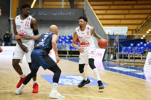 Diante Maurice Garrett (Gießen 46ers) im Zweikampf mit Maurice Stuckey (HAKRO Merlins Crailsheim), GER, HAKRO Merlins Crailsheim vs. JobStairs Gießen 46ers, 27.03.2021, 25. Spieltag easycredit Basketball Bundesliga, Spielzeit 2020 2021. GER, HAKRO Merlins Crailsheim vs. JobStairs Gießen 46ers, 27.03.2021, 25. Spieltag easycredit Basketball Bundesliga, Spielzeit 2020 2021 Crailsheim Copyright: xEibnerxPressefoto MichaelxMemmlerx EP_MMR