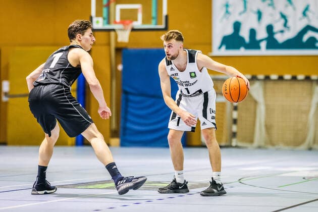 27.03.21, Herren, Basketball, Saison 2020 2021, 2. Bundesliga, Pro B Süd, College Wizards - Art Giants Düsseldorf Sean Flood (College Wizards 1) dribbelt zum Angriff Karlsruhe Institut für und Sportwissenschaft (IfSS) Baden-Württemberg Germany