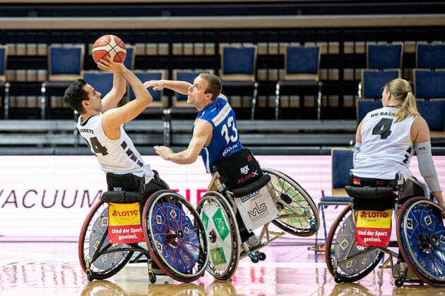 RBBL; RSV Lahn-Dill - BG Baskets Hamburg, 27.03.21 Mojtaba Kamali ( 24 BG Baskets Hamburg), Thomas Böhme ( 13 RSV Lahn-Dill) Rittal Arena, Wetzlar, 27.03.21 Copyright: xBEAUTIFULxSPORTS Roeczeyx
