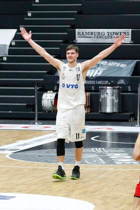 BBL easyCredit Basketball Bundesliga Saison 2020 2021 25. Spieltag am Samstag, 27. Maerz 2021 in der edel-optics.de Arena in Hamburg: Hamburg Towers - FC Bayern Muenchen Maik Kotsar ( Towers ) Hamburg Towers - FC Bayern Muenchen