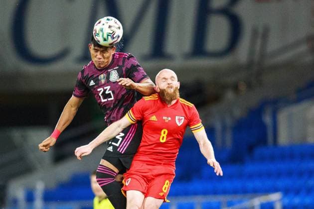 Wales v Mexico Friendly 27 03 2021. International Mexico defender Jesus Gallardo (23) heads the ball under pressure from Wales midfielder Jonny Williams (8) during the International Friendly, Länderspiel, Nationalmannschaft match between Wales and Mexico at the Cardiff City Stadium, Cardiff, Wales on 27 March 2021. Cardiff Cardiff City Stadium South Glamorgan Wales Editorial use only , Copyright: xGruffyddxThomasx PSI-12244-0061