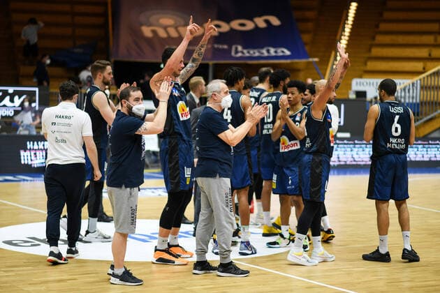 Jubel bei den Merlins Crailsheim um Bogdan Radosavljevic (HAKRO Merlins Crailsheim), Trae Bell-Haynes (HAKRO Merlins Crailsheim), Elias Lasisi (HAKRO Merlins Crailsheim) ueber den Sieg, GER, HAKRO Merlins Crailsheim vs. JobStairs Gießen 46ers, 27.03.2021, 25. Spieltag easycredit Basketball Bundesliga, Spielzeit 2020 2021. GER, HAKRO Merlins Crailsheim vs. JobStairs Gießen 46ers, 27.03.2021, 25. Spieltag easycredit Basketball Bundesliga, Spielzeit 2020 2021 Crailsheim Copyright: xEibnerxPressefoto MichaelxMemmlerx EP_MMR