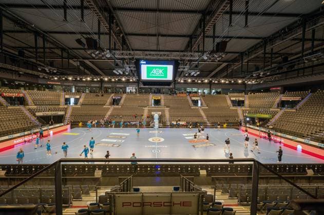 Feature, Symbolbild, Blick in die Porsche Arena. Deutschland, Stuttgart, 28.03.2021, Bundesliga: TVB 1898 Stuttgart vs SC Magdeburg, Saison 2020 2021, 23. Spieltag, Porsche-Arena Foto: A2 Bildagentur Peter Hartenfelser *** Feature, symbolic image, view into Porsche Arena Germany, Stuttgart, 28 03 2021, Bundesliga TVB 1898 Stuttgart vs SC Magdeburg, 2020 2021 season, 23 match day, Porsche Arena Foto A2 Bildagentur Peter Hartenfelser.
