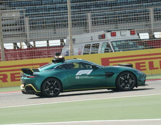 Formula 1 Gulf Air Bahrain Grand Prix 2021 28.03.2021, Bahrain International Circuit, Sakhir, Formula 1 Gulf Air Bahrain Grand Prix 2021 ,im Bild Das neue Safetycar von Aston Martin zum ersten Mal im Einsatz bei der Formel 2.