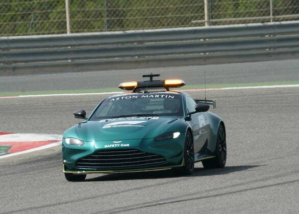 Formula 1 Gulf Air Bahrain Grand Prix 2021 28.03.2021, Bahrain International Circuit, Sakhir, Formula 1 Gulf Air Bahrain Grand Prix 2021 ,im Bild Das neue Safetycar von Aston Martin zum ersten Mal im Einsatz bei der Formel 2.