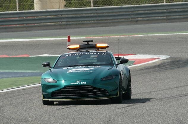 Formula 1 Gulf Air Bahrain Grand Prix 2021 28.03.2021, Bahrain International Circuit, Sakhir, Formula 1 Gulf Air Bahrain Grand Prix 2021 ,im Bild Das neue Safetycar von Aston Martin zum ersten Mal im Einsatz bei der Formel 2.