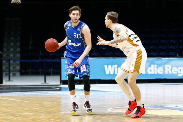 28.03.2021, xgox, Basketball, easyCredit BBL, Basketball Loewen Braunschweig - Skyliners Frankfurt emspor, v.l. Jon Axel Gudmundsson (Fraport Skyliners Frankfurt, 30) am Ball Zweikampf Braunschweig