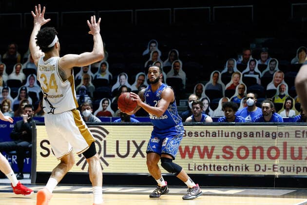 28.03.2021, xgox, Basketball, easyCredit BBL, Basketball Loewen Braunschweig - Skyliners Frankfurt emspor, v.l. Quantez Robertson (Fraport Skyliners Frankfurt, 23) am Ball Braunschweig