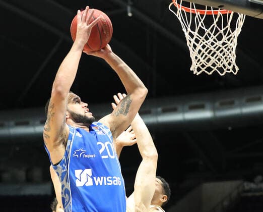 Löwen Braunschweig vs. Frankfurt, BBL Braunschweig, 28.03.2021, BASKETBALL - easyCredit BBL Basketball Bundesliga, Löwen Braunschweig vs. Fraport Skyliners Frankfurt, Saison 2020 21. Rasheed Moore (Skyliners Frankfurt) Braunschweig