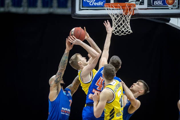 Basketball Berlin 28.03.2021 Saison 2020 2021 easyCredit BBL 1. Bundesliga Alba Berlin - SYNTAINICS MBC Weißenfels Niels Giffey (Alba Berlin, No.05)