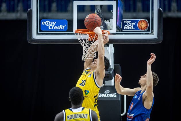 Basketball Berlin 28.03.2021 Saison 2020 2021 easyCredit BBL 1. Bundesliga Alba Berlin - SYNTAINICS MBC Weißenfels Simone Fontecchio (Alba Berlin, No.20)