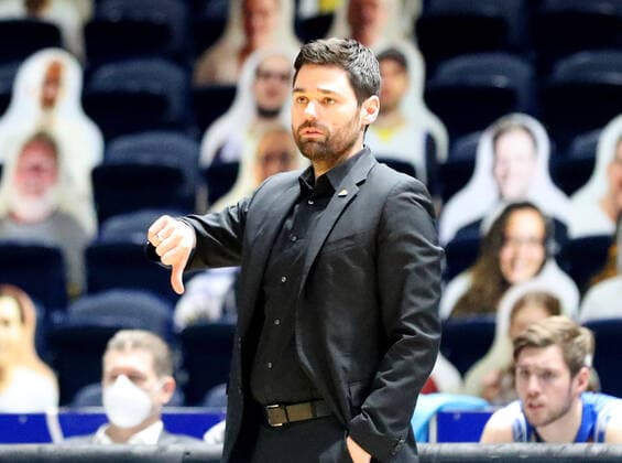 Löwen Braunschweig vs. Frankfurt, BBL Braunschweig, 28.03.2021, BASKETBALL - easyCredit BBL Basketball Bundesliga, Löwen Braunschweig vs. Fraport Skyliners Frankfurt, Saison 2020 21. Headcoach Sebastian Gleim (Skyliners Frankfurt) Braunschweig