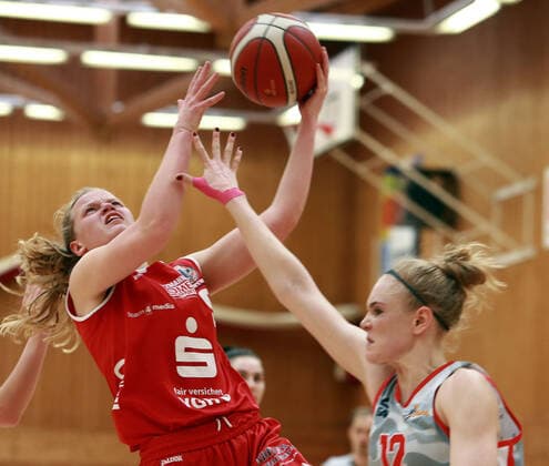 Wasserburg, Badria Halle,28.03.21, playoff Viertelfinale, 1. Spiel, Basketball, 1. Bundesliga Damen, TSV 1880 Wasserburg vs Giro Live Panthers Osnabrueck im Bild links Emma EICHMEYER (Osnabrueck), Copyright: HMBxMediax xHeikoxBecker