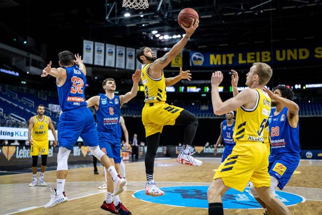 Basketball Berlin 28.03.2021 Saison 2020 2021 easyCredit BBL 1. Bundesliga Alba Berlin - SYNTAINICS MBC Weißenfels Peyton Siva (Alba Berlin, No.03)