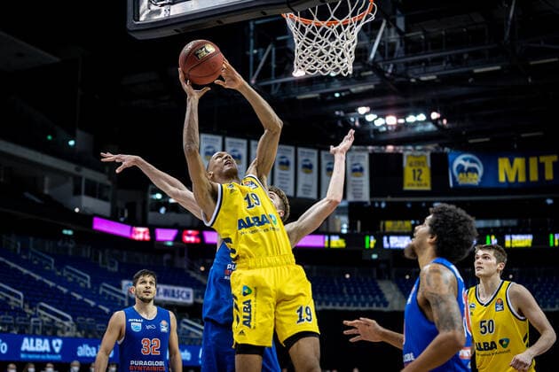 Basketball Berlin 28.03.2021 Saison 2020 2021 easyCredit BBL 1. Bundesliga Alba Berlin - SYNTAINICS MBC Weißenfels Louis Olinde (Alba Berlin, No.19)