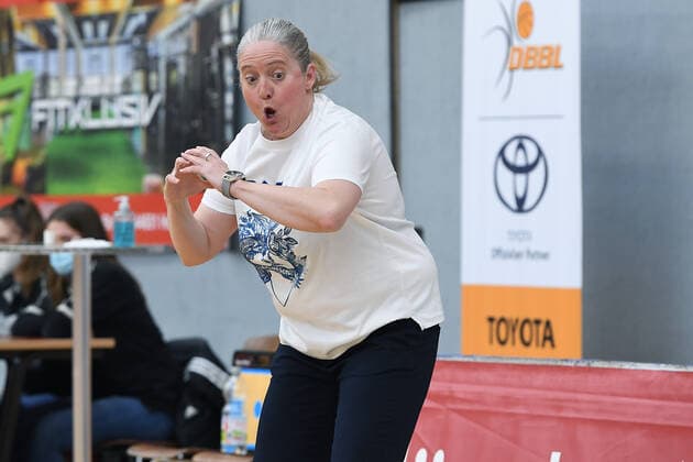 Basketball Damen 1. Bundesliga Viertelfinale 1. Spiel Herner TC - Eisvögel USC Freiburg am 28.03.2021 in der H2K Arena in Herne Isabel Fernandez Perez ( Trainerin Cheftrainerin Freiburg )