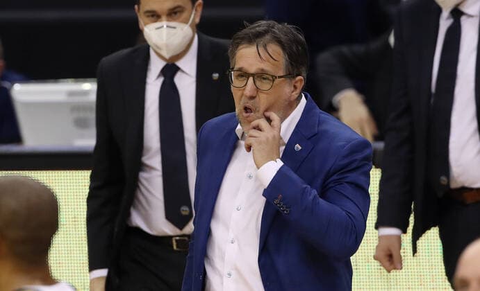 Trainer Silvano Poropat enttäuscht nach Spielende Enttäuschung Basketball BBL Bundesliga Herren Saison 2020 2021 28.03.2021 ALBA Berlin vs. syntainics MBC