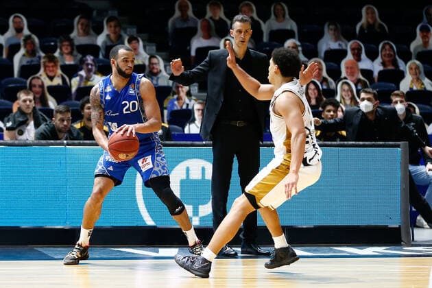 28.03.2021, xgox, Basketball, easyCredit BBL, Basketball Loewen Braunschweig - Skyliners Frankfurt emspor, v.l. Rasheed Moore (Fraport Skyliners Frankfurt, 20) am Ball Braunschweig