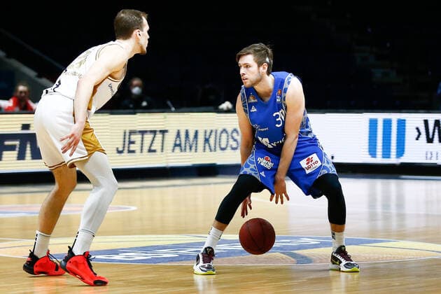 28.03.2021, xgox, Basketball, easyCredit BBL, Basketball Loewen Braunschweig - Skyliners Frankfurt emspor, v.l. Jon Axel Gudmundsson (Fraport Skyliners Frankfurt, 30) am Ball Braunschweig