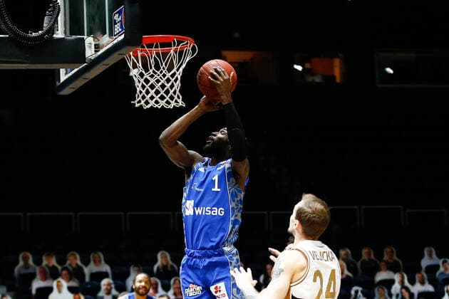 28.03.2021, xgox, Basketball, easyCredit BBL, Basketball Loewen Braunschweig - Skyliners Frankfurt emspor, v.l. Matt Mobley (Fraport Skyliners Frankfurt, 1) Wirft Korb, trifft, erzielt Korb, scores Braunschweig