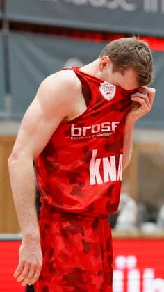 28.03.2021, Basketball, BBL 2020 2021, 25. Spieltag, s.Oliver Wuerzburg - Telekom Baskets Bonn, GER, Wuerzburg, s.Oliver Arena, Bild: v. li. Enttaeuschung bei Florian Koch (s.Oliver Wuerzburg) Copyright: HMBxMedia xHeikoxBecker