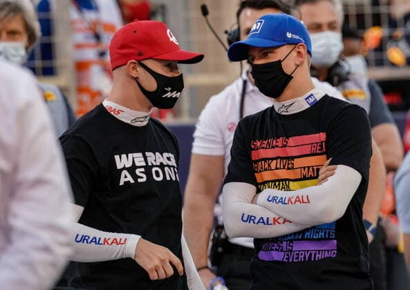 Formula 1 Gulf Air Bahrain Grand Prix 2021 28.03.2021, Bahrain International Circuit, Sakhir, Formula 1 Gulf Air Bahrain Grand Prix 2021 ,im Bild Nikita Mazepin (RUS 9), Haas F1 Team, Mick Schumacher (DEU 47), Haas F1 Team mit Â