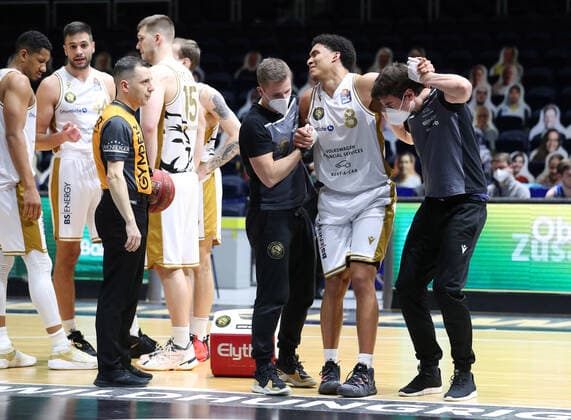 Löwen Braunschweig vs. Frankfurt, BBL Braunschweig, 28.03.2021, BASKETBALL - easyCredit BBL Basketball Bundesliga, Löwen Braunschweig vs. Fraport Skyliners Frankfurt, Saison 2020 21. James Robinson (Löwen Braunschweig) Braunschweig