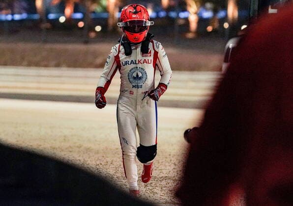 Formula 1 Gulf Air Bahrain Grand Prix 2021 28.03.2021, Bahrain International Circuit, Sakhir, Formula 1 Gulf Air Bahrain Grand Prix 2021 ,im Bild Nikita Mazepin (RUS 9), Haas F1 Team ausgeschieden